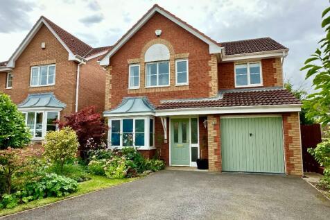 4 bedroom detached house for sale