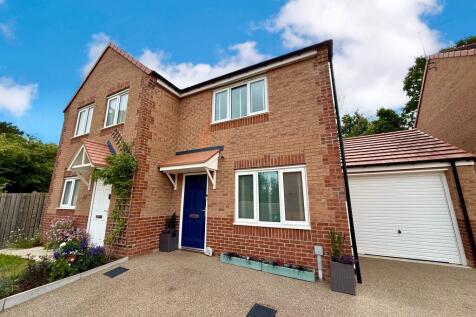 2 bedroom semi-detached house for sale