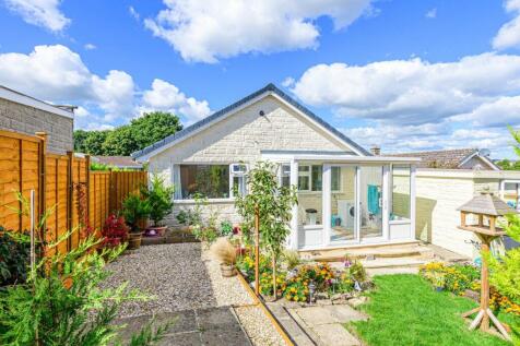 2 bedroom detached bungalow for sale