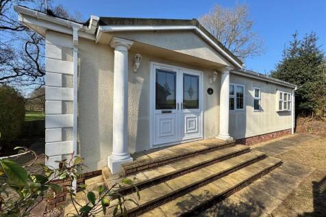 Mossways Park, Wilmslow 2 bed park home for sale