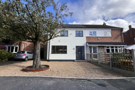 4 bedroom semi-detached house for sale