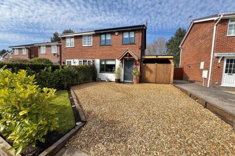 2 bedroom semi-detached house for sale
