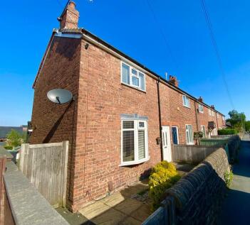 Black Road, Macclesfield 2 bed end of terrace house for sale