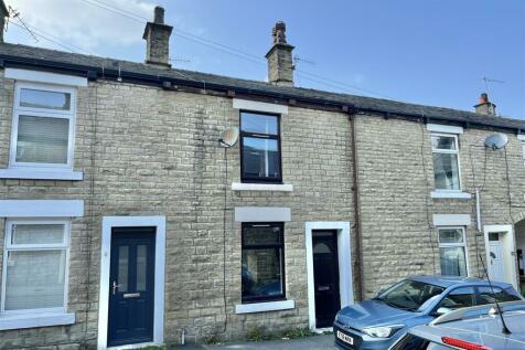 Mount Street, Glossop, Derbyshire 2 bed terraced house for sale