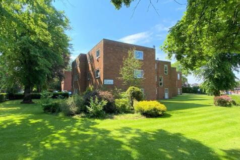 2 bedroom ground floor flat for sale