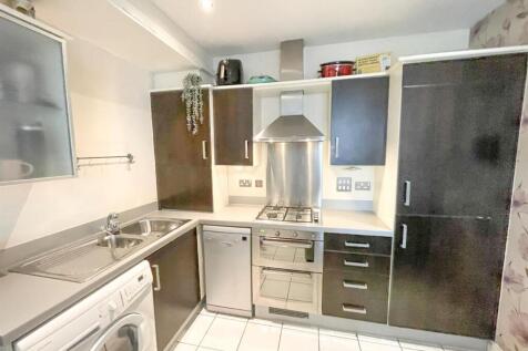Quainton Road, Leicester 1 bed flat for sale