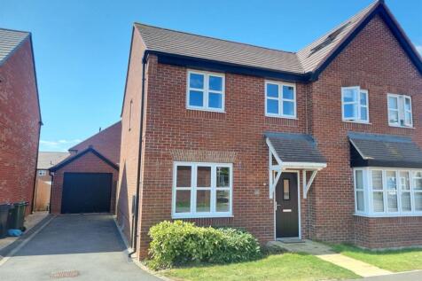 3 bedroom semi-detached house for sale