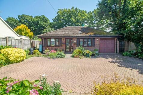 Gladys Avenue, Cowplain, PO8 8HT 3 bed bungalow for sale