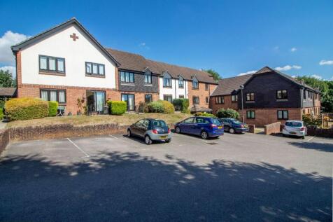 Rosecott, Havant Road, Horndean, PO8 0XA 2 bed flat for sale