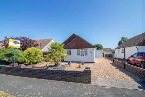Haslar Crescent, Waterlooville, PO7 6DD 2 bed detached bungalow for sale