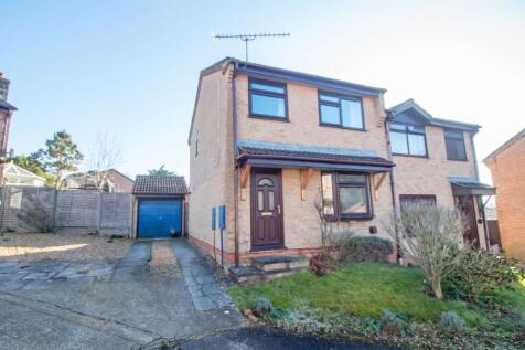 Lovage Way, Horndean, PO8 0JG 3 bed semi
