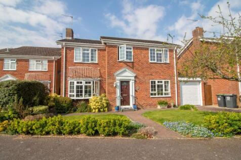 Latchmore Gardens, Cowplain, PO8 8XR 4 bed detached house for sale