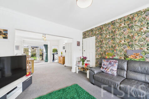 Shipwrights Drive, Benfleet, SS7 3 bed detached house for sale