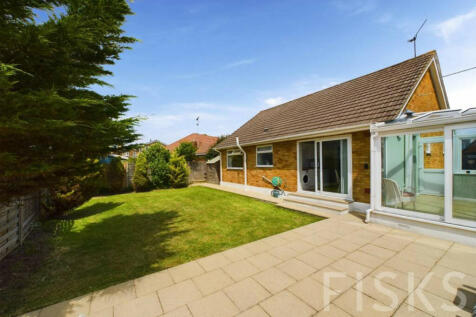 Beatrice Avenue, Canvey Island, SS8 2 bed detached bungalow for sale