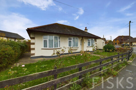 The Driveway, Canvey Island, SS8 3 bed bungalow for sale