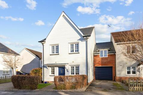 3 bedroom link detached house for sale