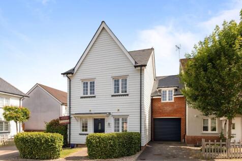 3 bedroom link detached house for sale