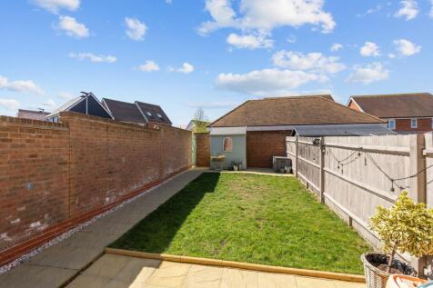 4 bedroom end of terrace house for sale
