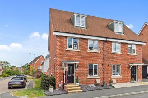 3 bedroom semi-detached house for sale
