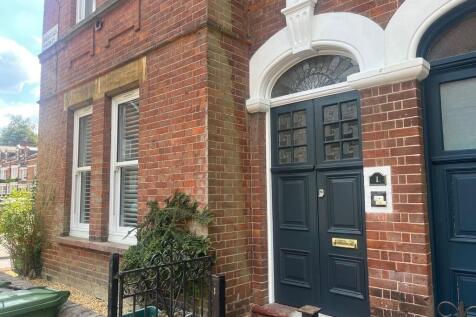 Mountfield Gardens, Tunbridge Wells 1 bed apartment for sale