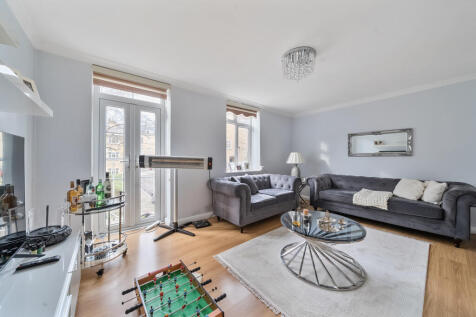 Phoenix House, Bath, Somerset BA1 2 bed maisonette for sale