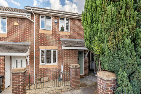 Pinkers Mead, Bristol BS16 2 bed terraced house for sale