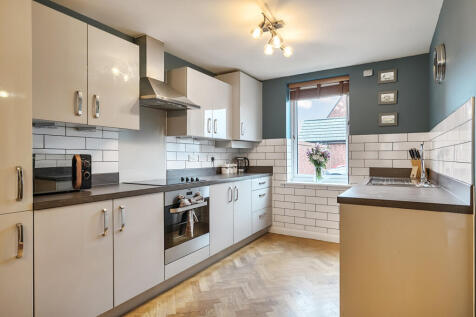 Webb Crescent, Bristol BS37 3 bed semi