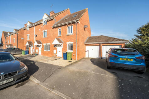 3 bedroom end of terrace house for sale