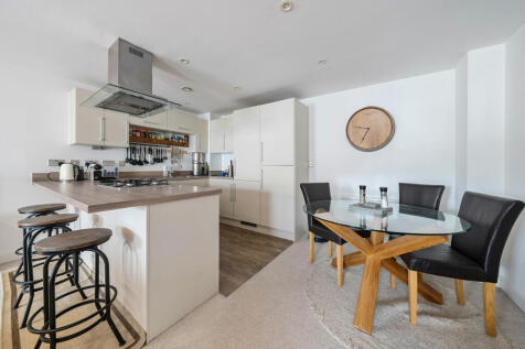 Prince Regent Mews, Gloucestershire GL52 2 bed apartment for sale