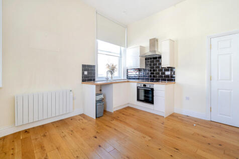 High Street, Gloucestershire GL5 1 bed apartment for sale