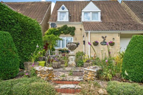 Sandford Leaze, Tetbury GL8 3 bed detached house for sale