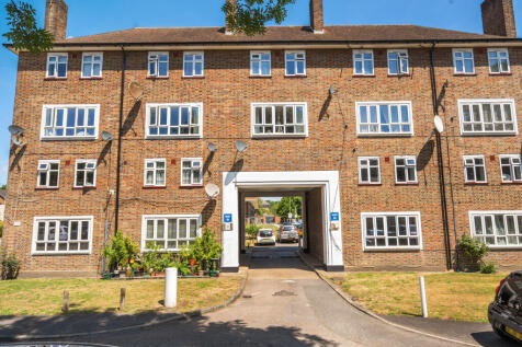 Ravensbury Court, Mitcham CR4 2 bed maisonette for sale