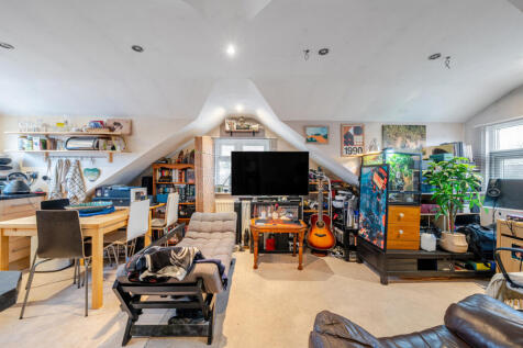 Stonecot Hill, Sutton SM3 1 bed apartment for sale