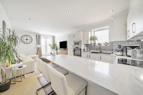 Woodcote Road, Wallington SM6 2 bed apartment for sale