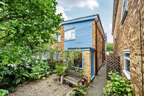 2 bedroom maisonette for sale