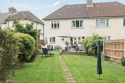 3 bedroom semi-detached house for sale