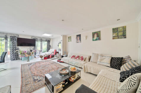 Tudor Close, London NW9 3 bed bungalow for sale