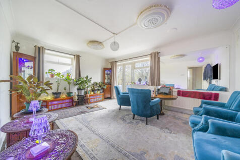 Park View Court, London NW9 2 bed apartment for sale