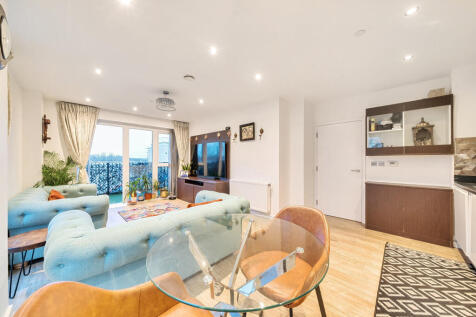 Halley House, London NW9 3 bed apartment for sale