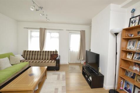 Buck Lane, London NW9 2 bed apartment for sale