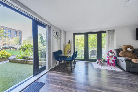 Theodor Court, London NW9 3 bed apartment for sale