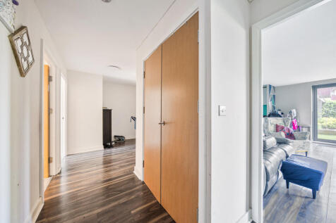 Theodor Court, London NW9 3 bed apartment for sale