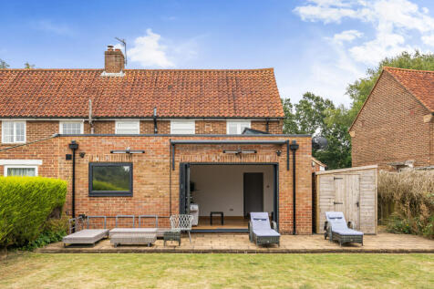 4 bedroom semi-detached house for sale