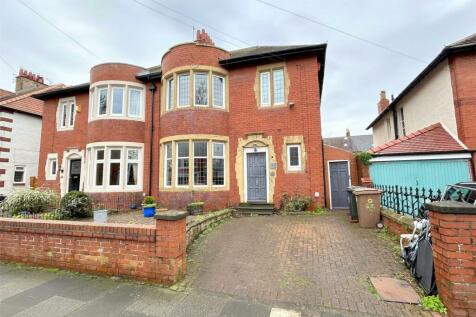 5 bedroom semi-detached house for sale