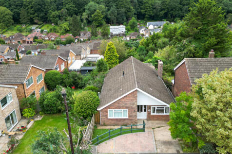 Hazlemere View, High Wycombe HP15 3 bed bungalow for sale