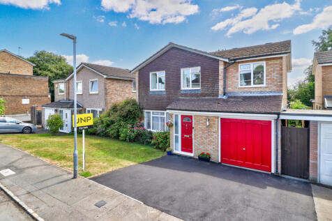 Hawthorn Crescent, High Wycombe HP15 4 bed detached house for sale
