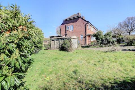 Curzon Avenue, High Wycombe HP15 3 bed semi