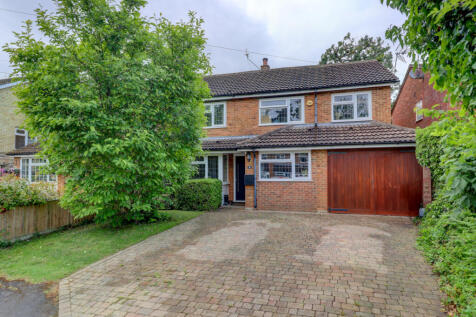 Oaktree Close, High Wycombe HP10 4 bed semi