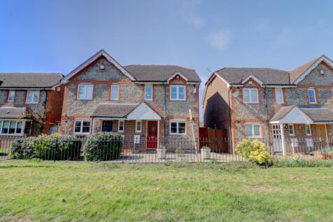 Ivy Close, Princes Risborough HP27 3 bed semi