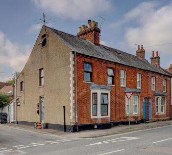 4 bedroom end of terrace house for sale